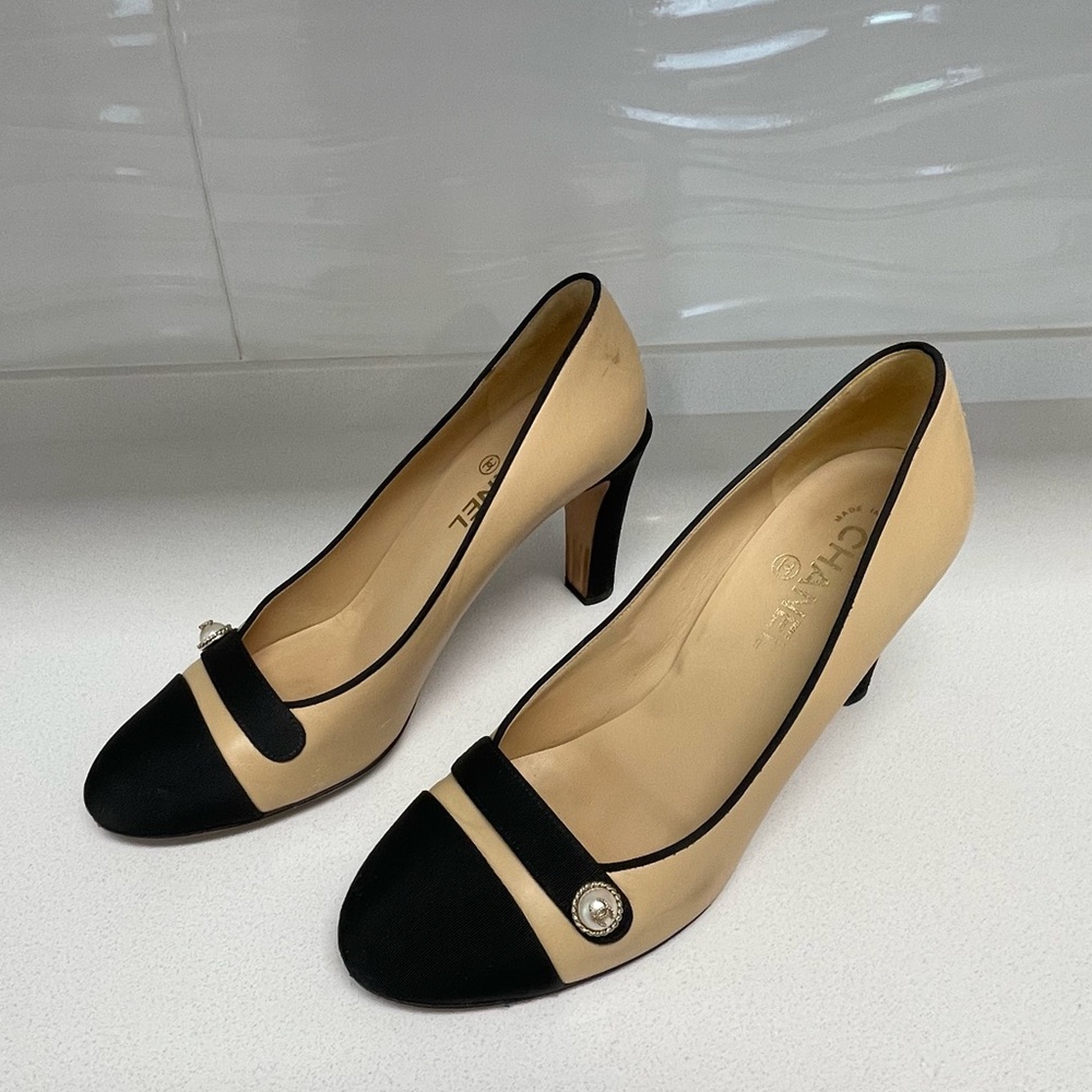 CHANEL Heels - Size 40.5